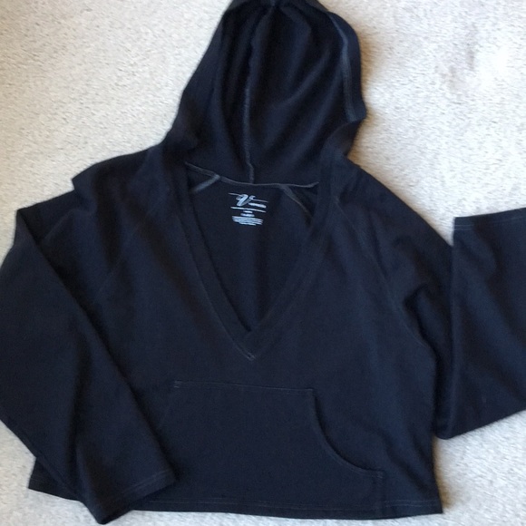 Venezia Tops - Venezia black deep V waist length hoodie, 14/16